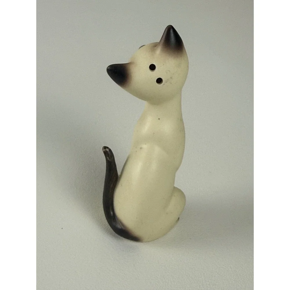 Vintage Siamese eyes closed Cat Ceramic Figurine Single Salt shaker MCM